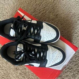 Nike Men's Black and White Athletic Sneakers